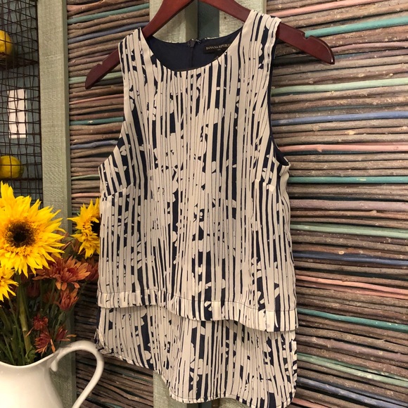 Banana Republic two tier navy pattern blouse - Picture 2 of 6